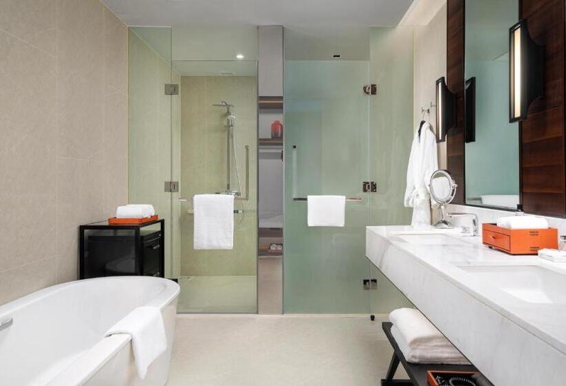 Королевский Люкс, Hyatt Regency Phnom Penh