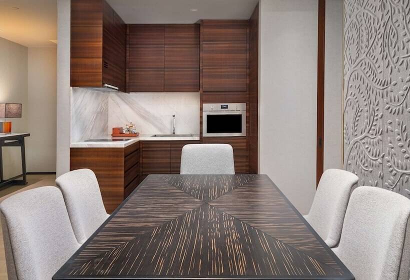 סוויטה מלכותית, Hyatt Regency Phnom Penh