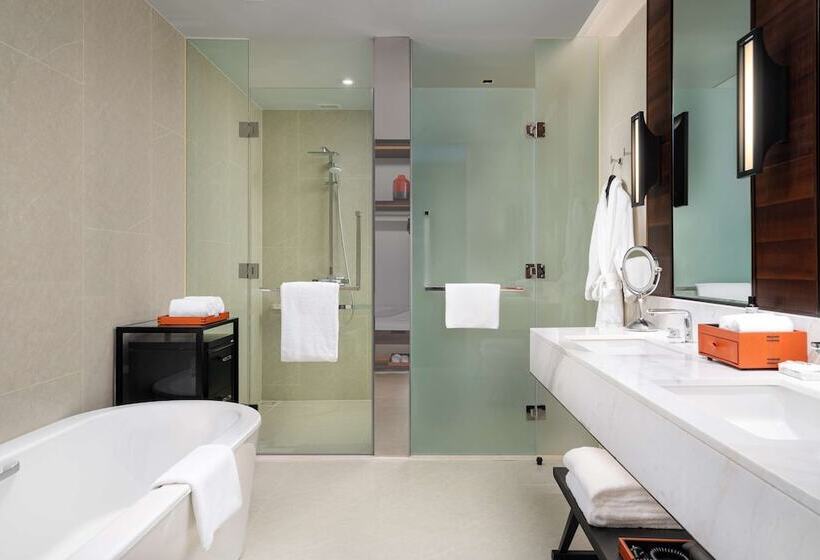 Королевский Люкс, Hyatt Regency Phnom Penh