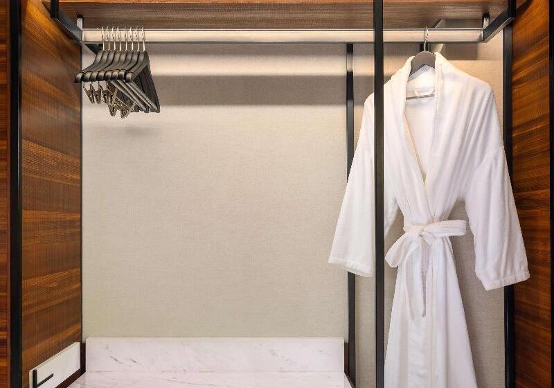 Стандартный Номер Кровать Кинг, Hyatt Regency Phnom Penh