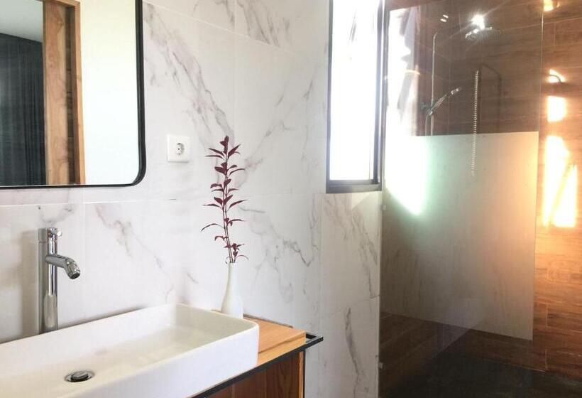 חדר סטנדרט נוף לבריכה, Le Chien Rouge