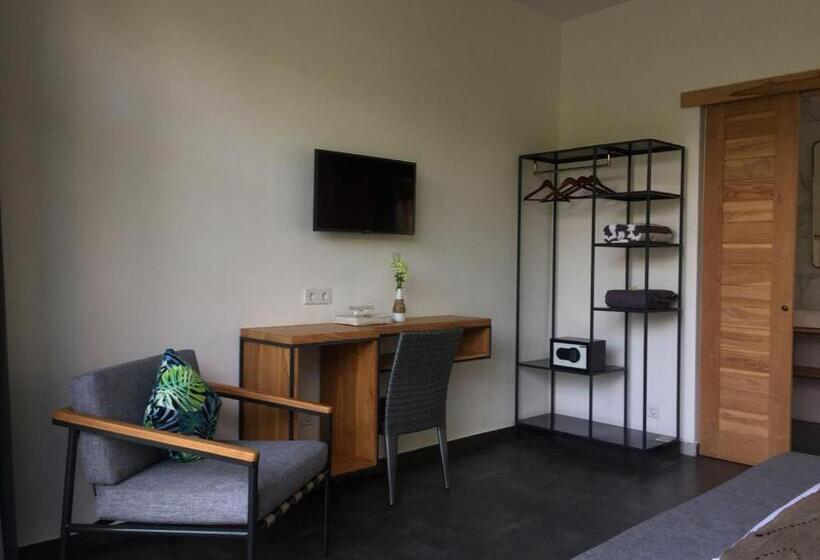 חדר סטנדרט נוף לבריכה, Le Chien Rouge