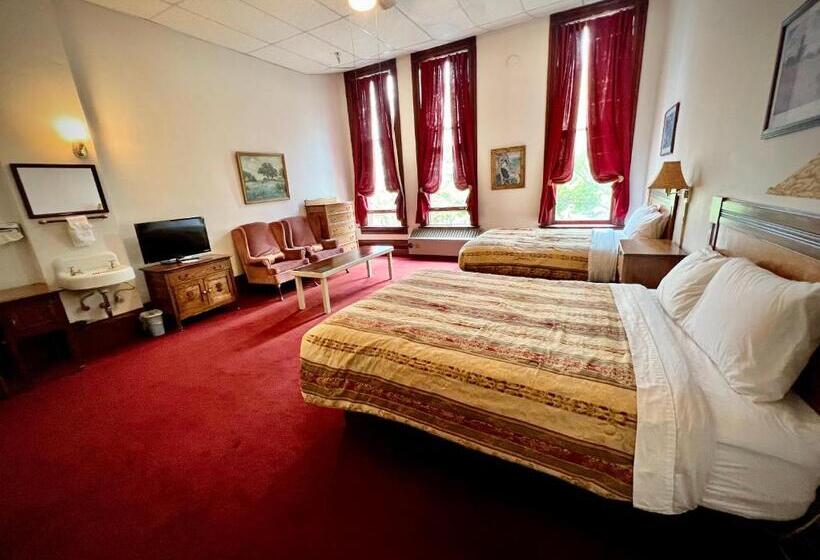 غرفة قياسية سرير ملكى, The Monarch