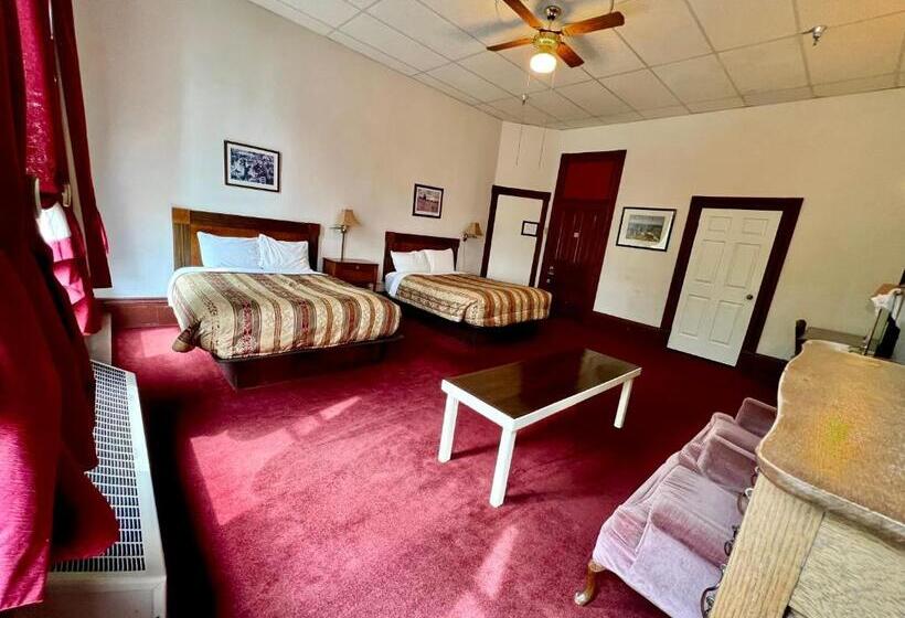 غرفة قياسية سرير ملكى, The Monarch