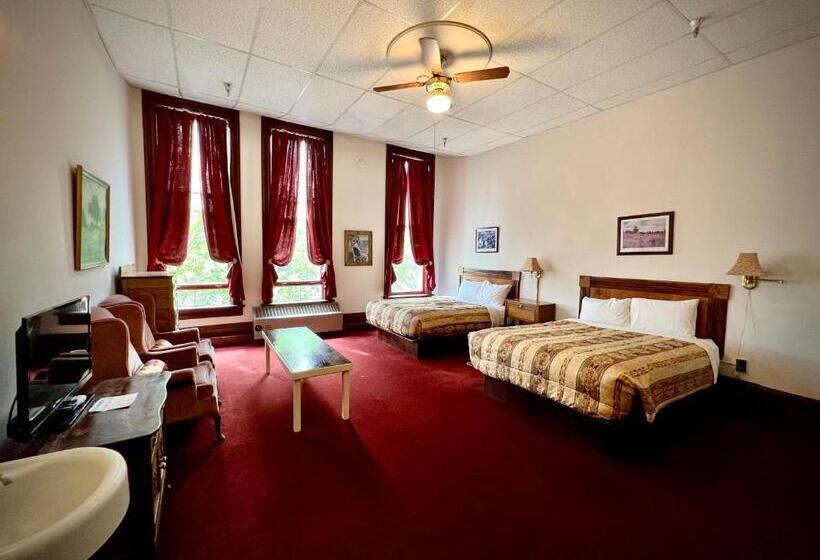 غرفة قياسية سرير ملكى, The Monarch