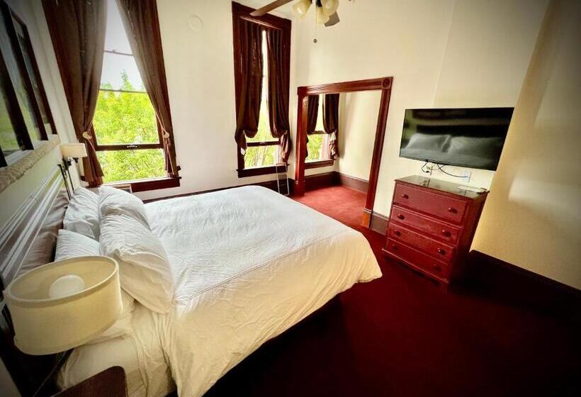 غرفة سوبيريور سرير كينج, The Monarch