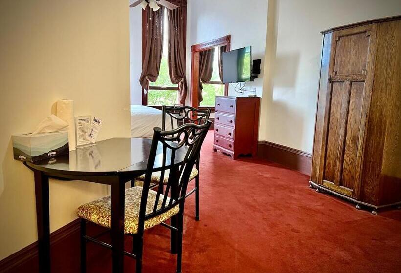 غرفة سوبيريور سرير كينج, The Monarch