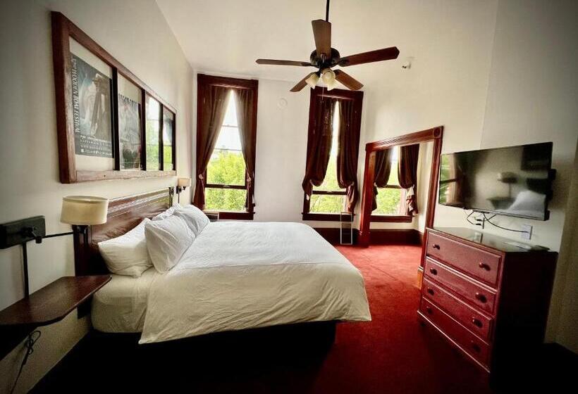 غرفة سوبيريور سرير كينج, The Monarch