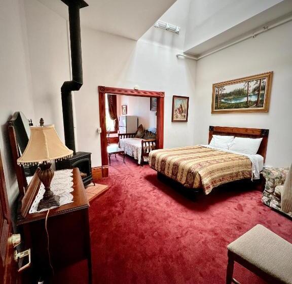 جناح, The Monarch