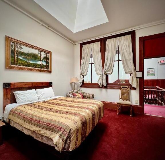 جناح, The Monarch