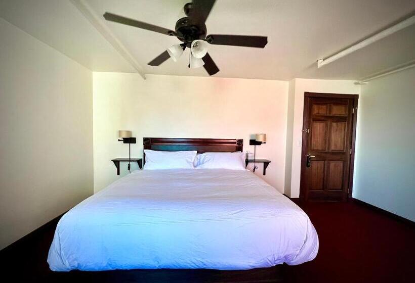 Mini Suite, The Monarch