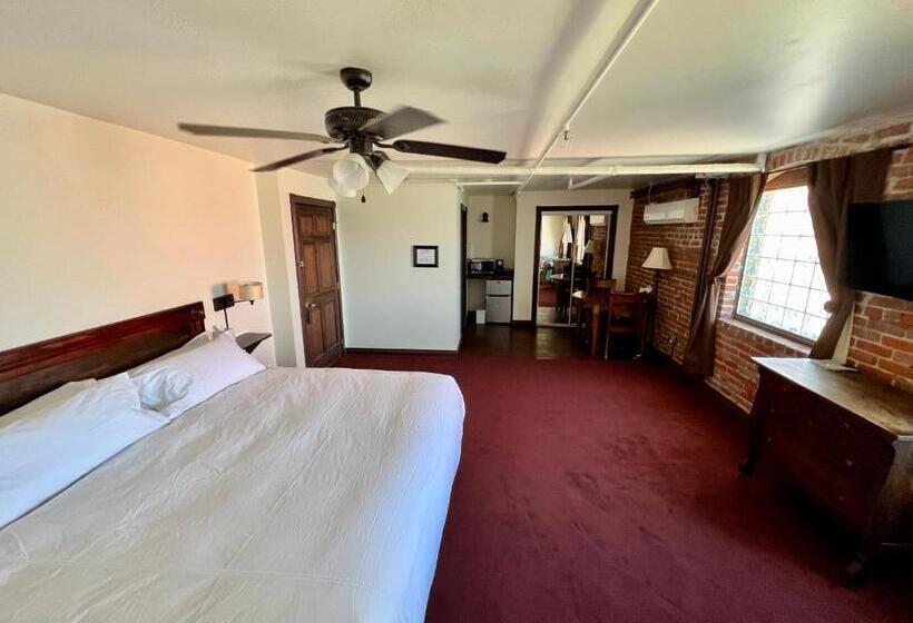 Mini Suite, The Monarch