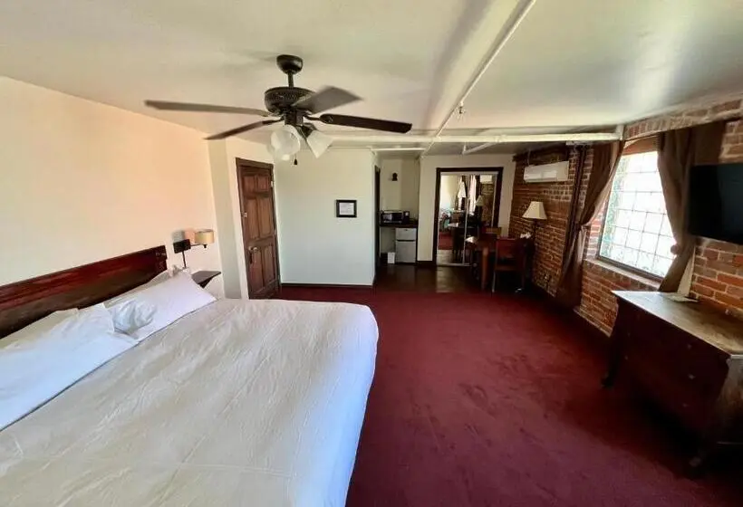 Mini Suite, The Monarch