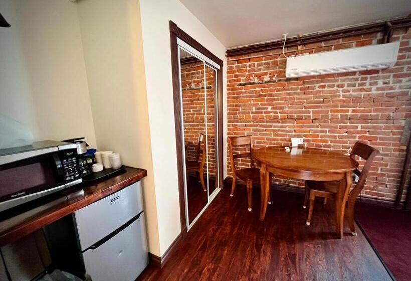 Mini Suite, The Monarch