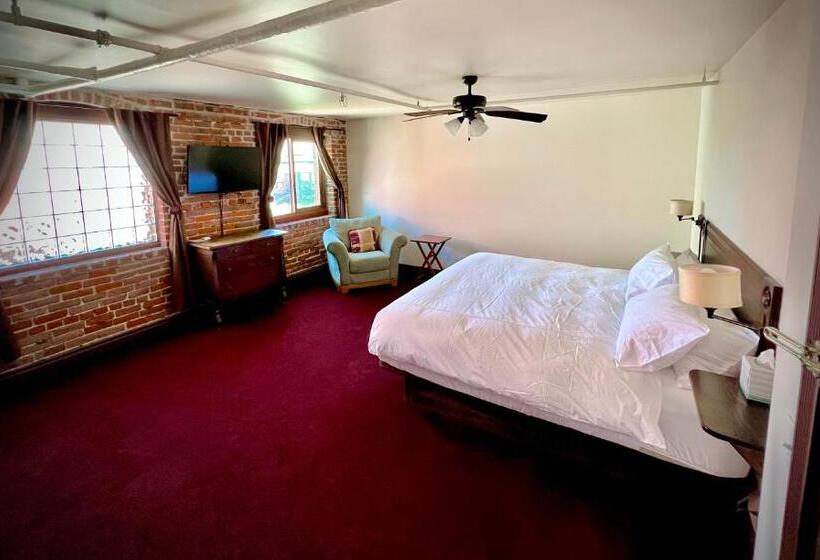 Mini Suite, The Monarch