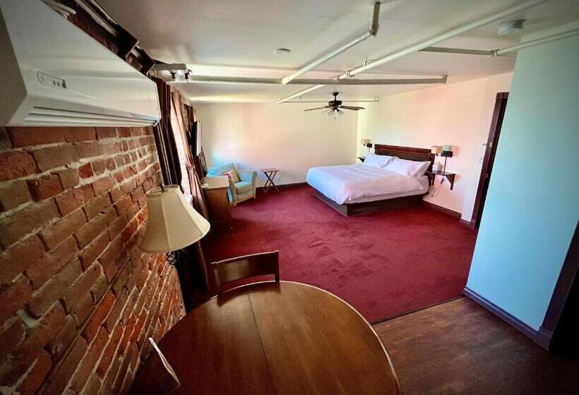Mini Suite, The Monarch