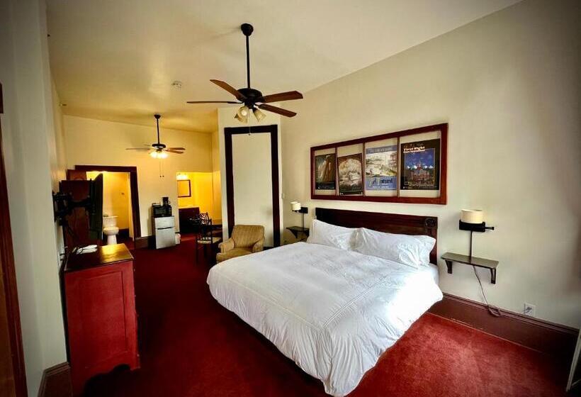 غرفة سوبيريور سرير كينج, The Monarch