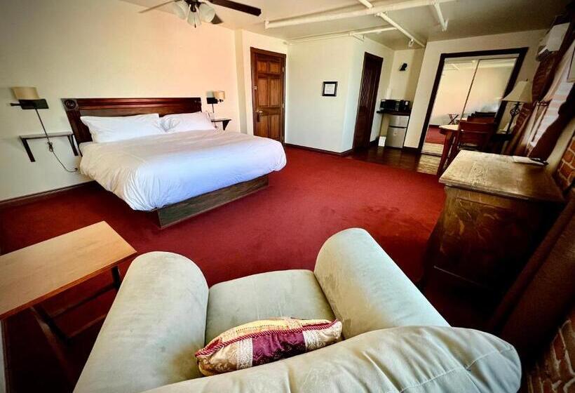 Mini Suite, The Monarch