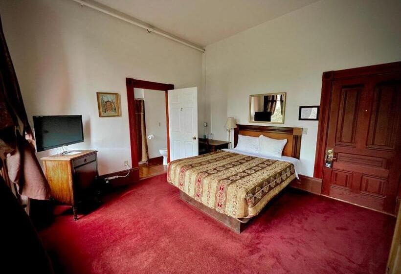 غرفة قياسية سرير ملكى, The Monarch