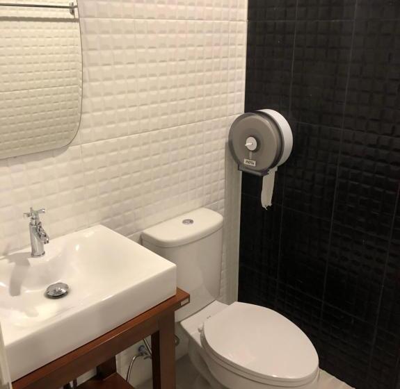 بانگلوی لوکس, Koh Jum Bungalow & Hostel