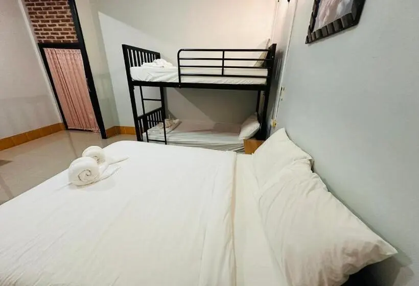 Superior Neljän Hengen Huone, Koh Jum Bungalow & Hostel