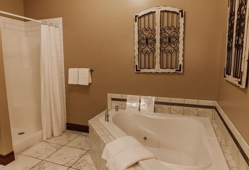 デラックススイート２ベッドルーム, Sojourner's Lodge & Log Cabin Suites