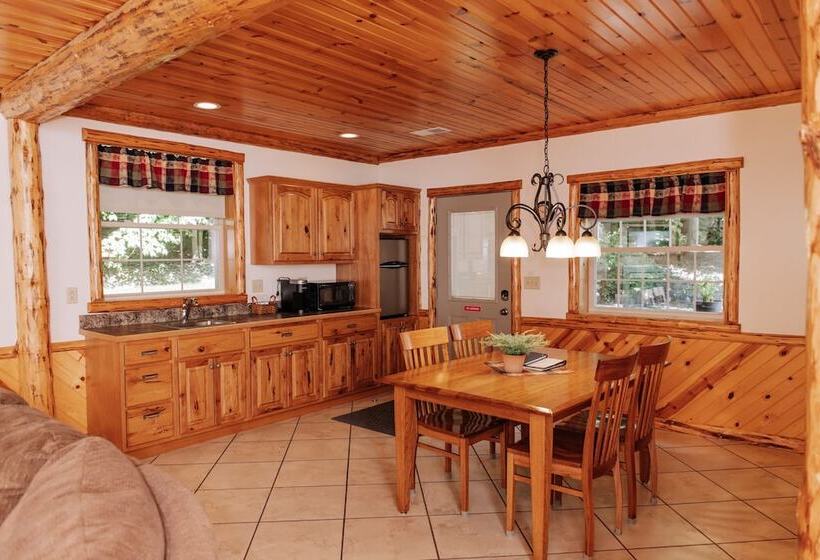 جناح ديلوكس غرفتين نوم, Sojourner's Lodge & Log Cabin Suites