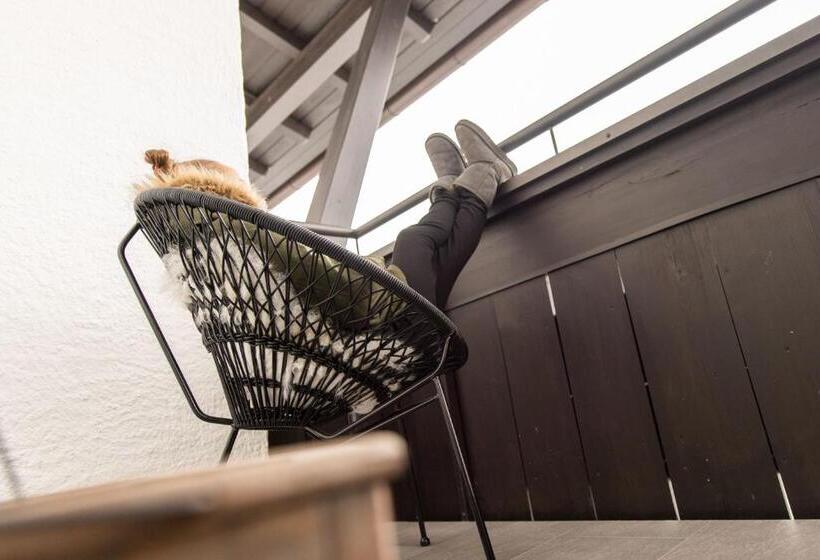 דירה בת חדר שינה 1 עם מרפסת, Burgus - Design Suites & Apartments