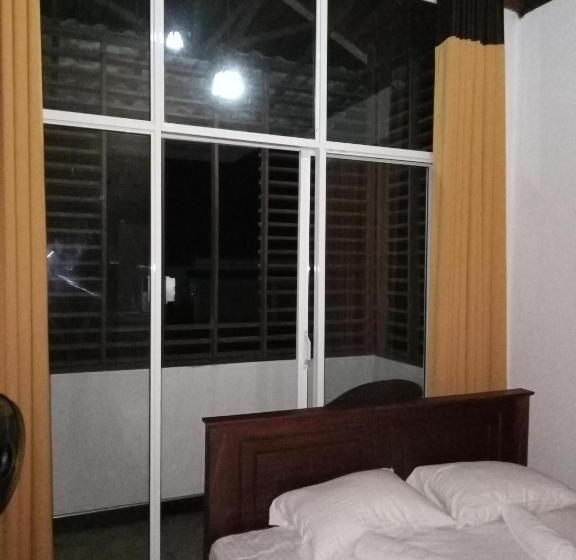 غرفة قياسية مزوَّدة بشُرفة, Leopard Rock Family Rest