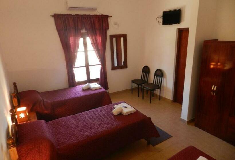 חדר סטנדרט לשלושה, Maria Cafayate