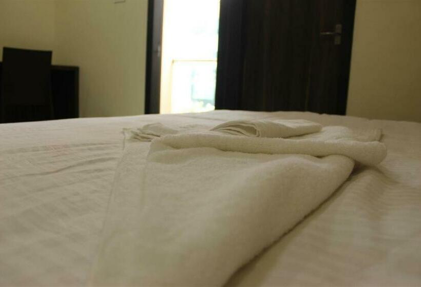 חדר דלוקס עם מרפסת, Shri Sharanam