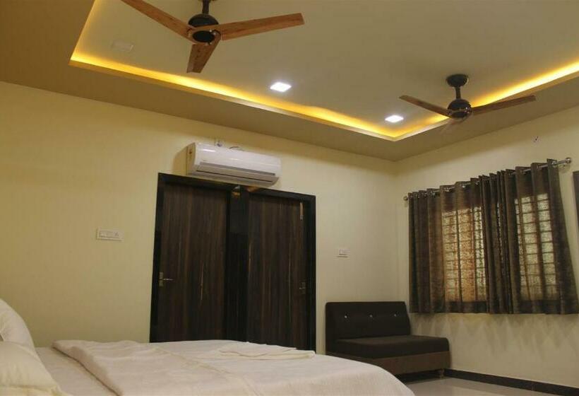 חדר דלוקס עם מרפסת, Shri Sharanam