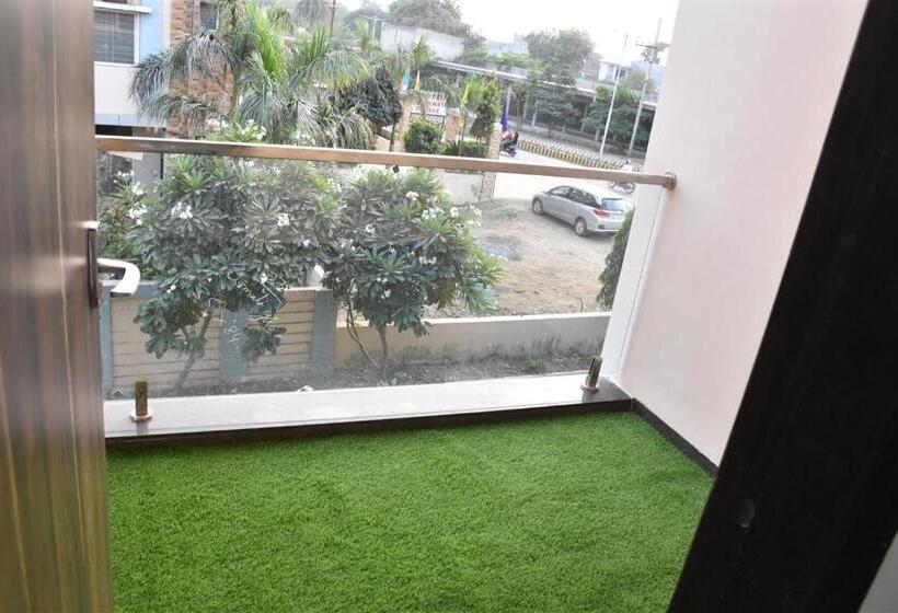 חדר דלוקס עם מרפסת, Shri Sharanam