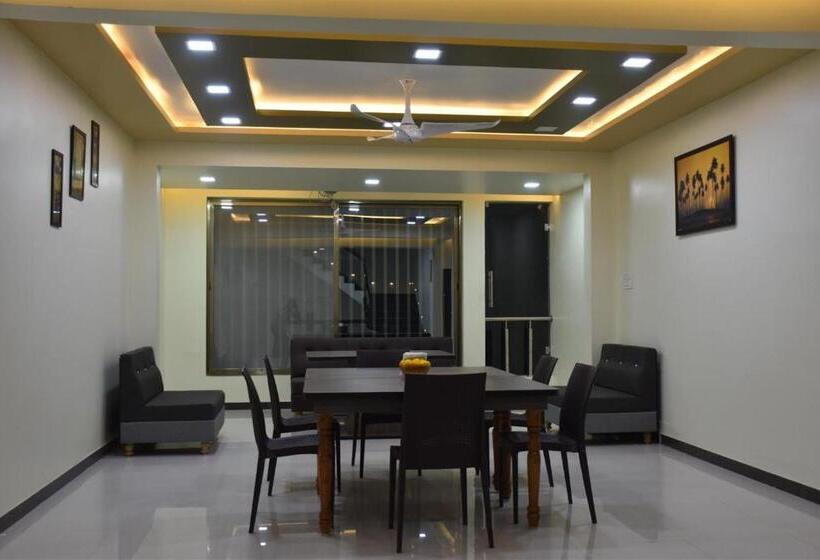 חדר דלוקס, Shri Sharanam