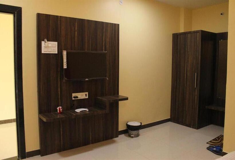 חדר משפחתי, Shri Sharanam