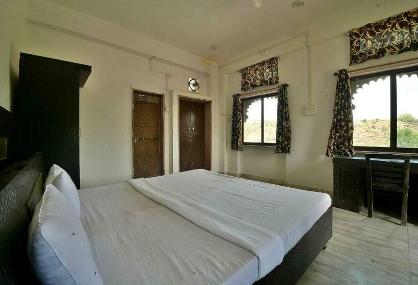 Quarto Triplo Clássico, Spot On Palace Anjali