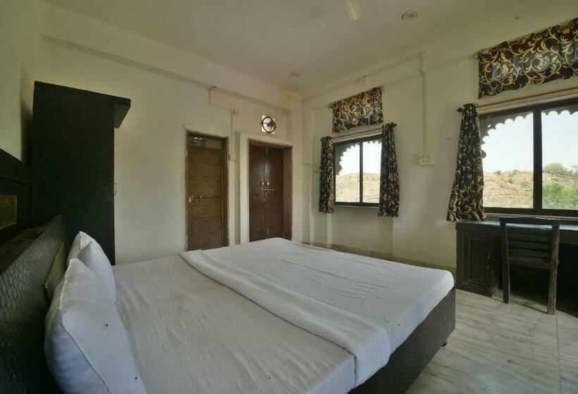 Quarto Triplo Clássico, Spot On Palace Anjali