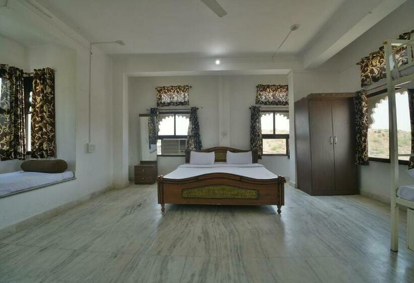 Quarto Triplo Clássico, Spot On Palace Anjali