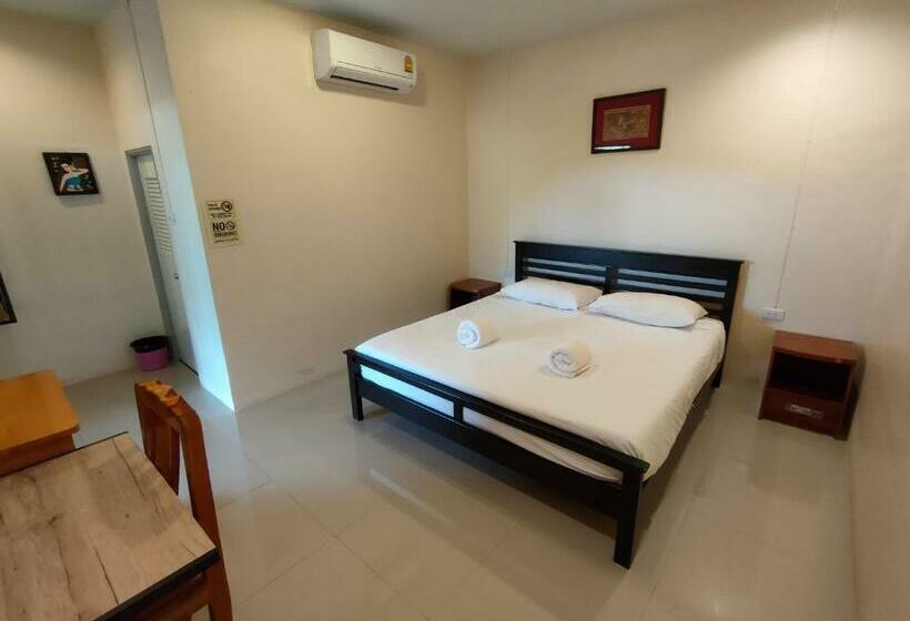 اتاق سوپریور با تخت بزرگ, Koh Jum Bungalow & Hostel