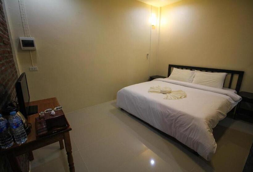 اتاق سوپریور با تخت بزرگ, Koh Jum Bungalow & Hostel