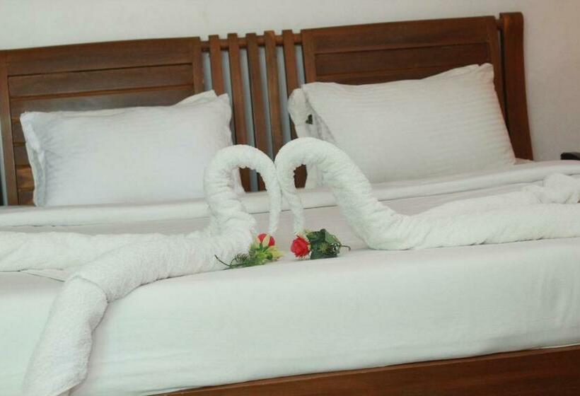 Suite with lake view, Lake N River Resort Munroe Island