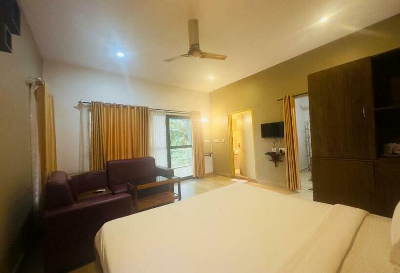 Suite with lake view, Lake N River Resort Munroe Island