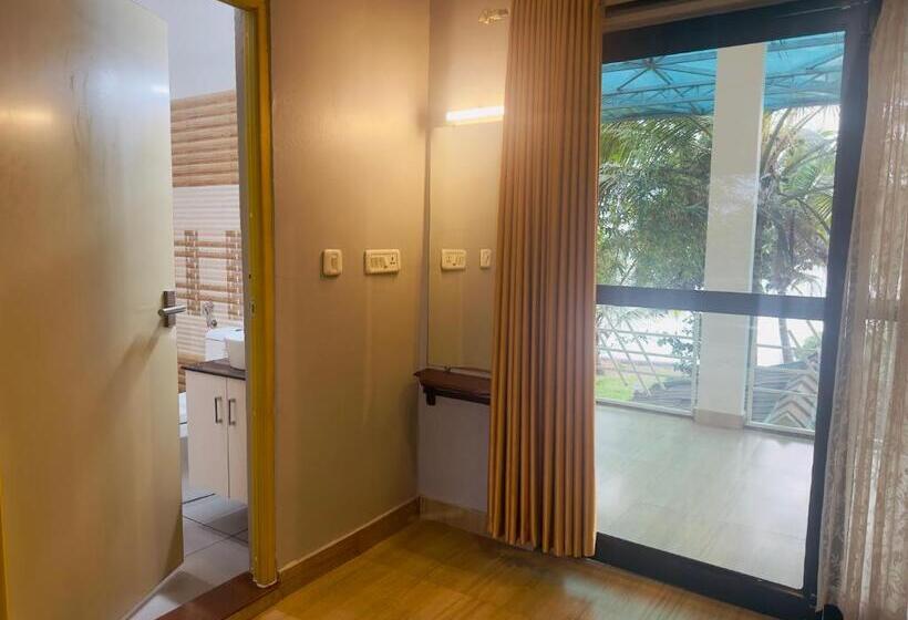 Suite with lake view, Lake N River Resort Munroe Island