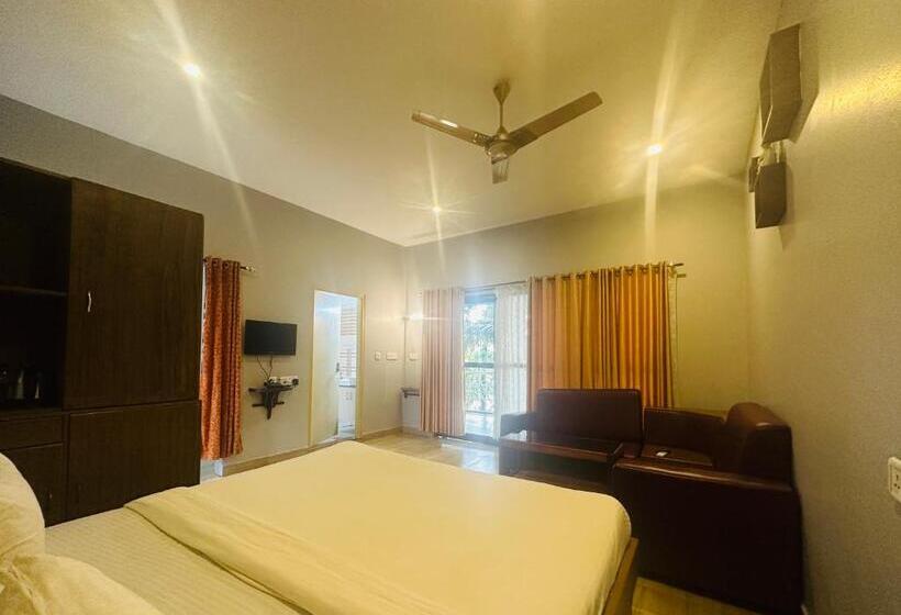Suite with lake view, Lake N River Resort Munroe Island