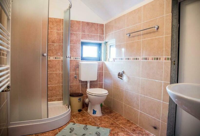 家庭间, Pensiunea Ingrid