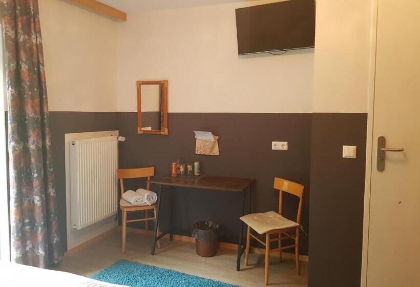 غرفة قياسية مزوَّدة بشُرفة, Tattoo Pension Mit Restaurant Und Tattoo Studio