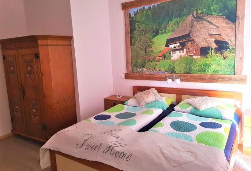 غرفة قياسية مزوَّدة بشُرفة, Tattoo Pension Mit Restaurant Und Tattoo Studio