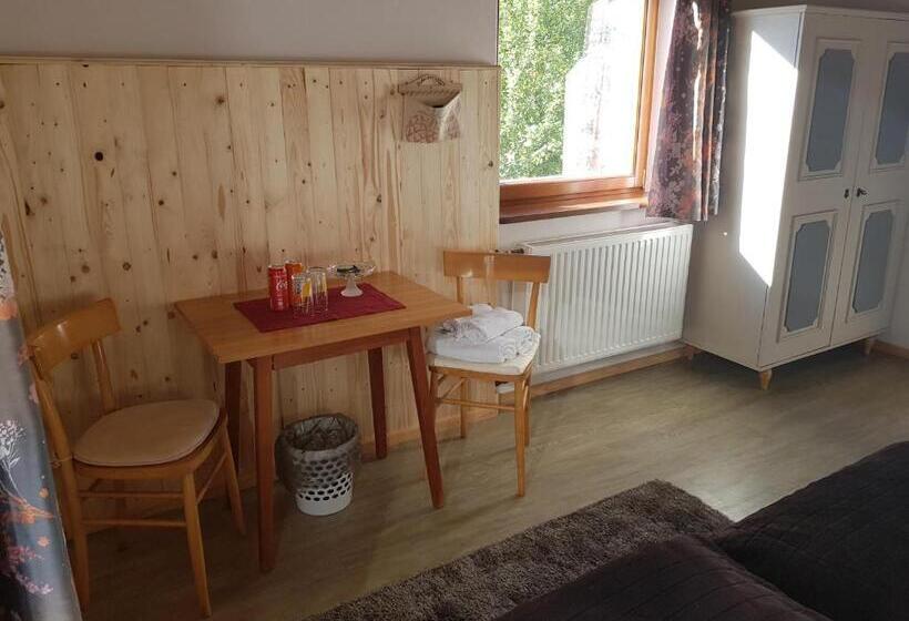 غرفة قياسية مزوَّدة بشُرفة, Tattoo Pension Mit Restaurant Und Tattoo Studio