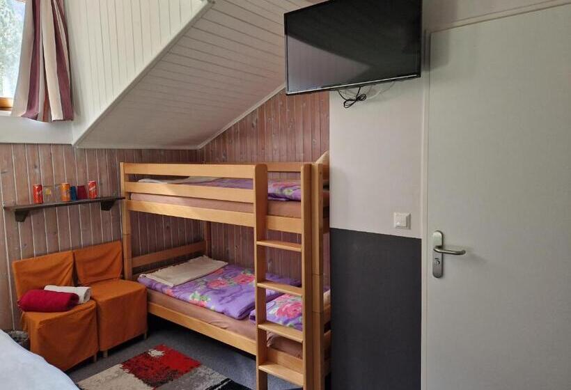 غرفة قياسية رباعية, Tattoo Pension Mit Restaurant Und Tattoo Studio