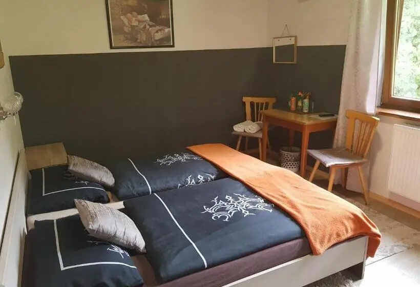 エコノミールーム, Tattoo Pension Mit Restaurant Und Tattoo Studio